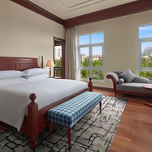 Deluxe King Room Garden View
